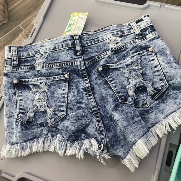 Shorts - Picture 6 of 6